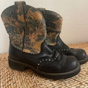 Ariat woman’s cowgirl boots size 9.5 black camo